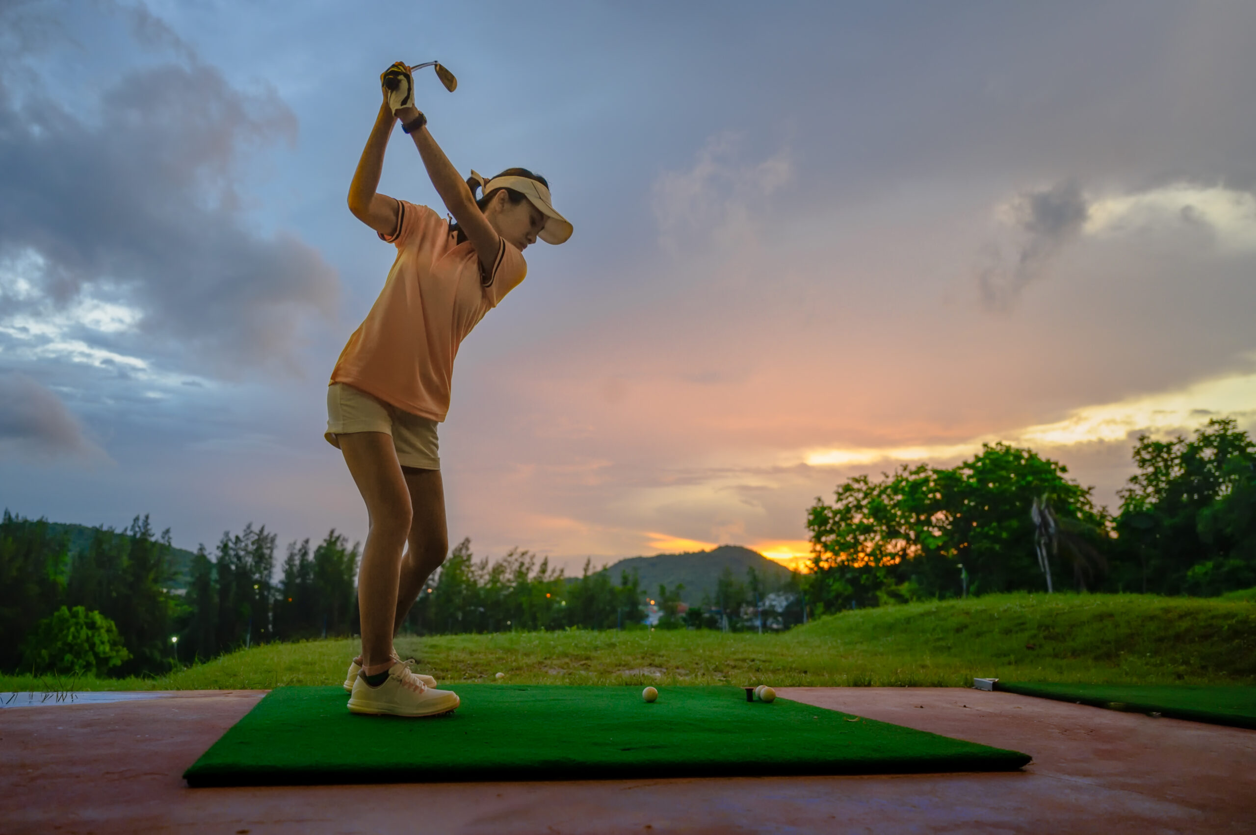 What to Wear to a Driving Range